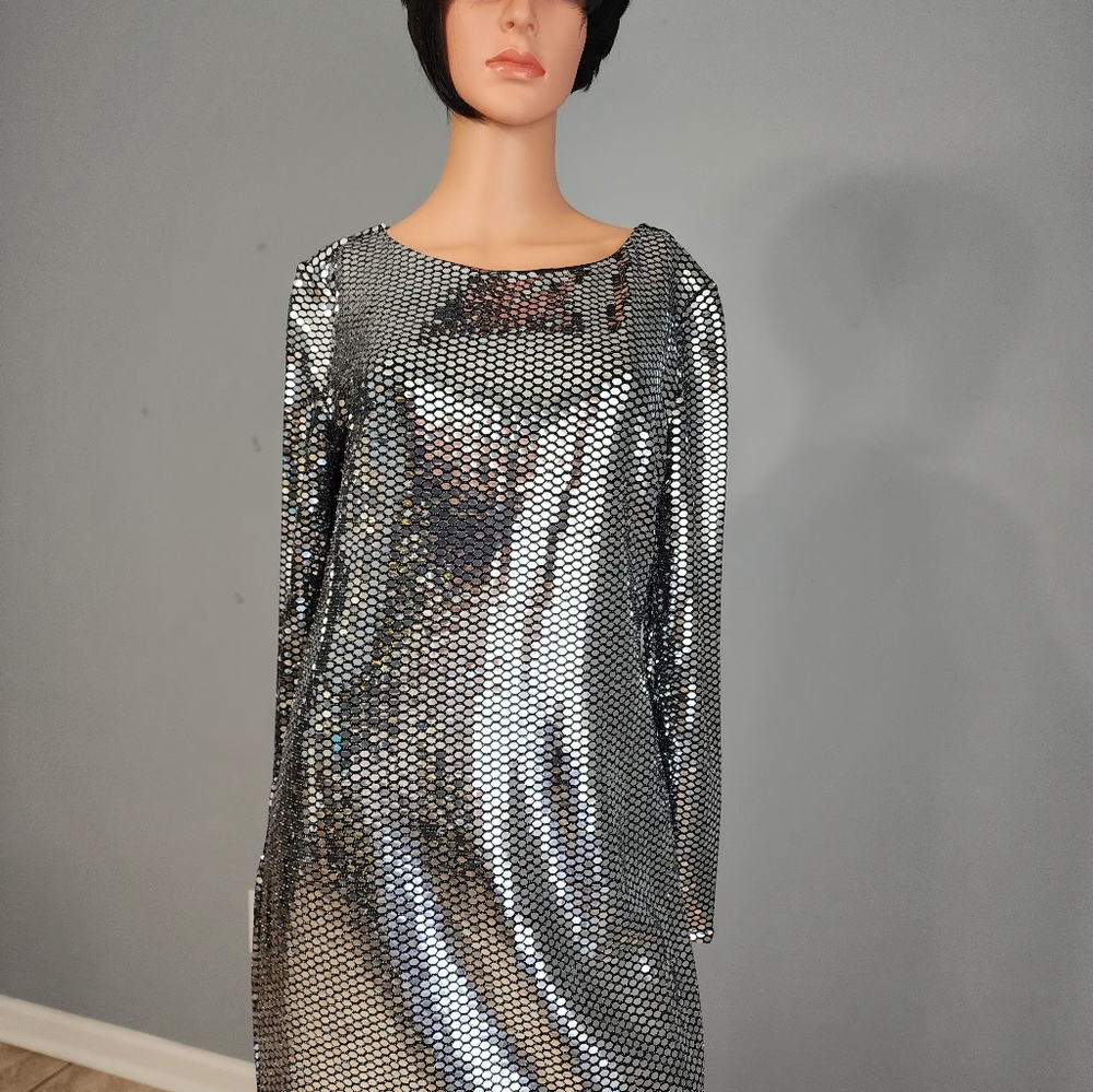 Black Sequin Textured Fabric. CHARLOTTE RUSSE  L34. B 18 W16. SLEEVE 24